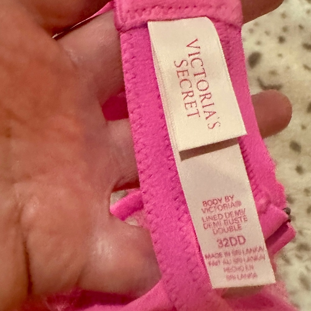Victoria's Secret Body by Victoria Lined Demi Vibrant Pink Lace Bra 32DD - Picture 4 of 4